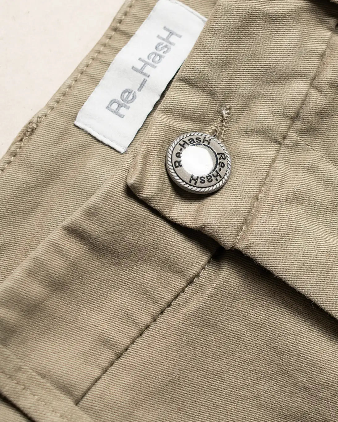 PANTALON CHINO RE-HASH VERDE