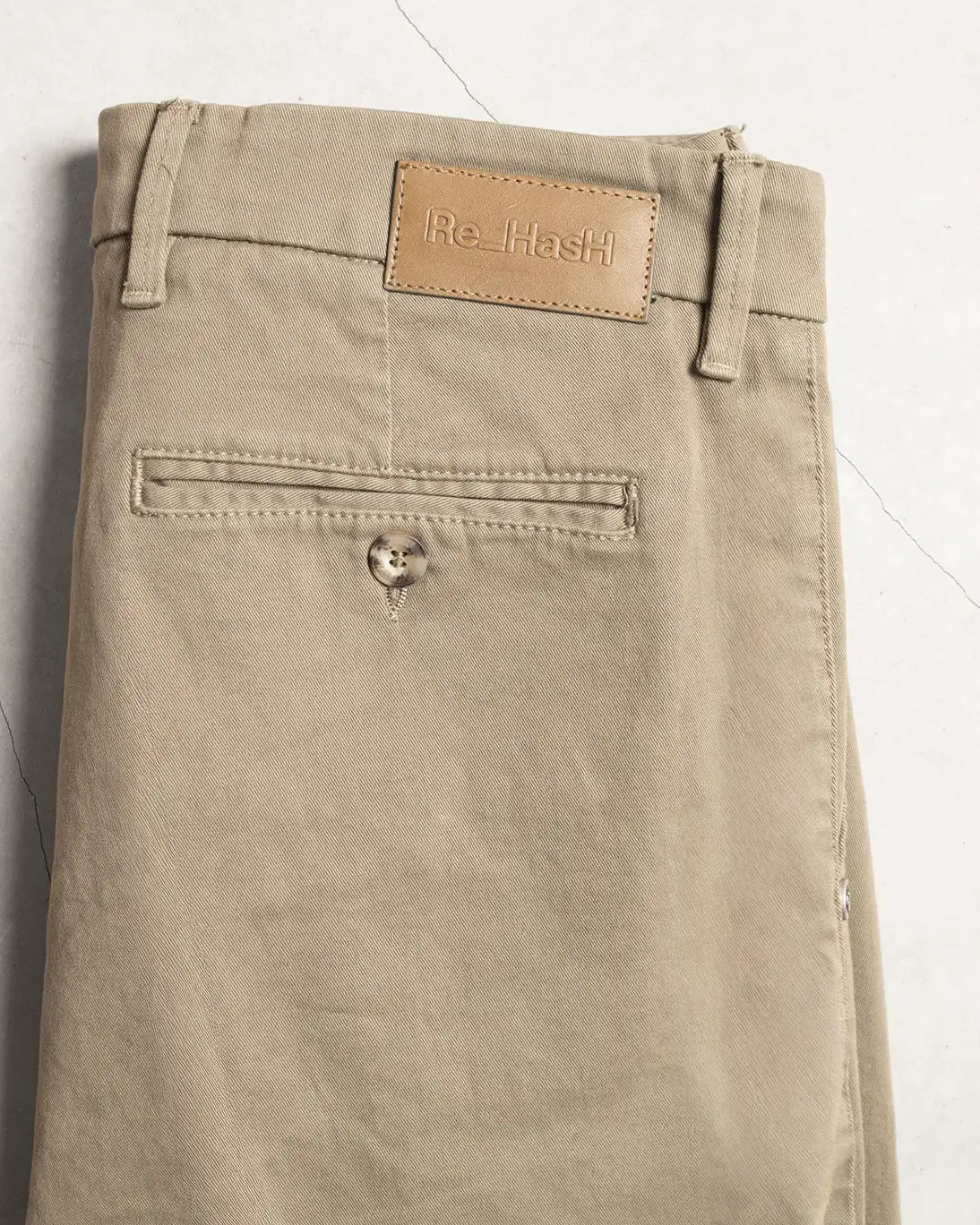 PANTALON CHINO RE-HASH VERDE