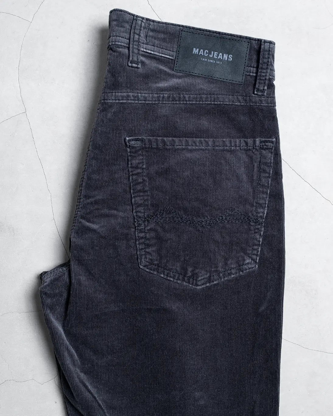 PANTALÓN 5 BOLSILLOS DE PANA ANTRACITA MAC JEANS