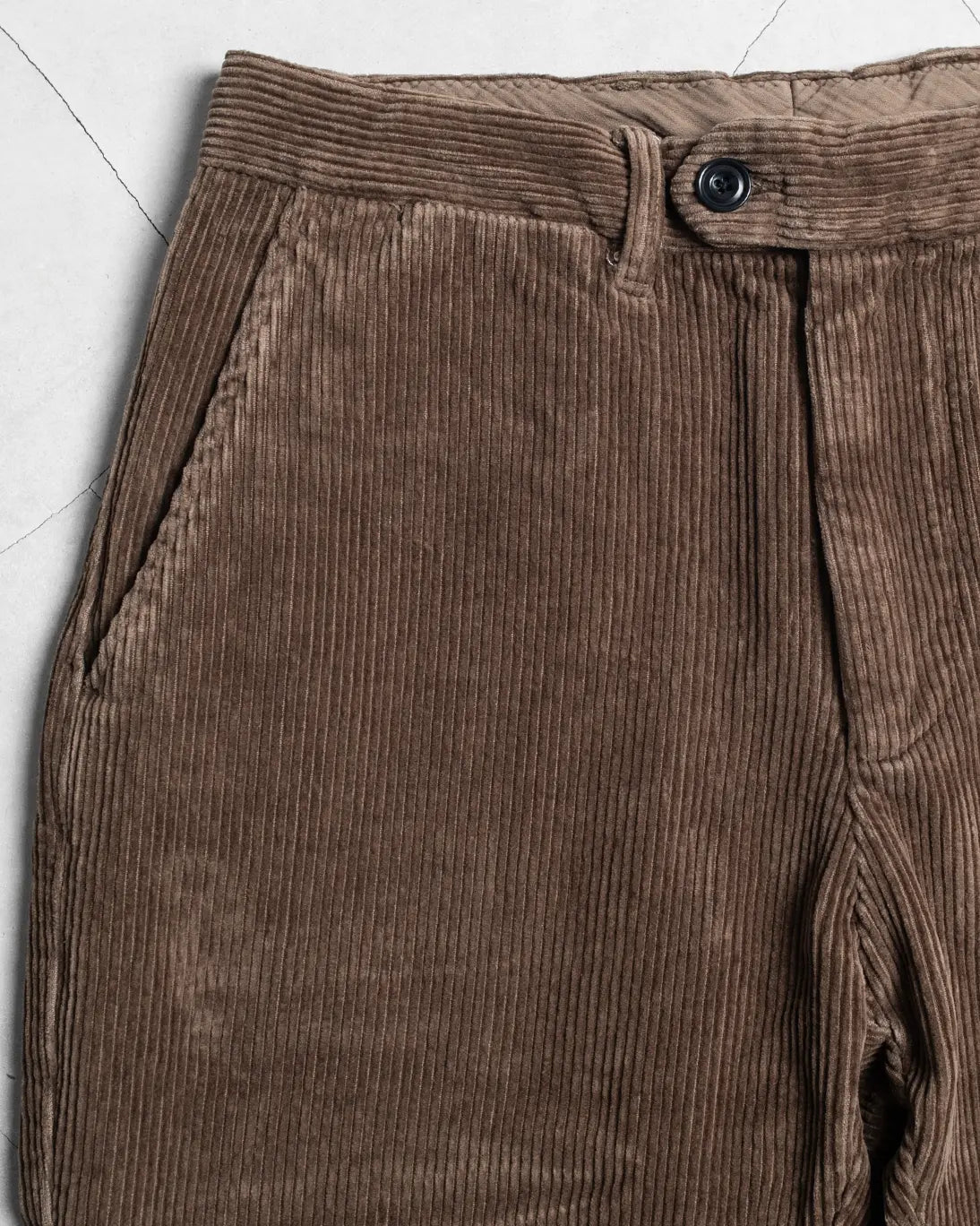 PANTALÓN CHINO PANA HARTFORD MARRÓN