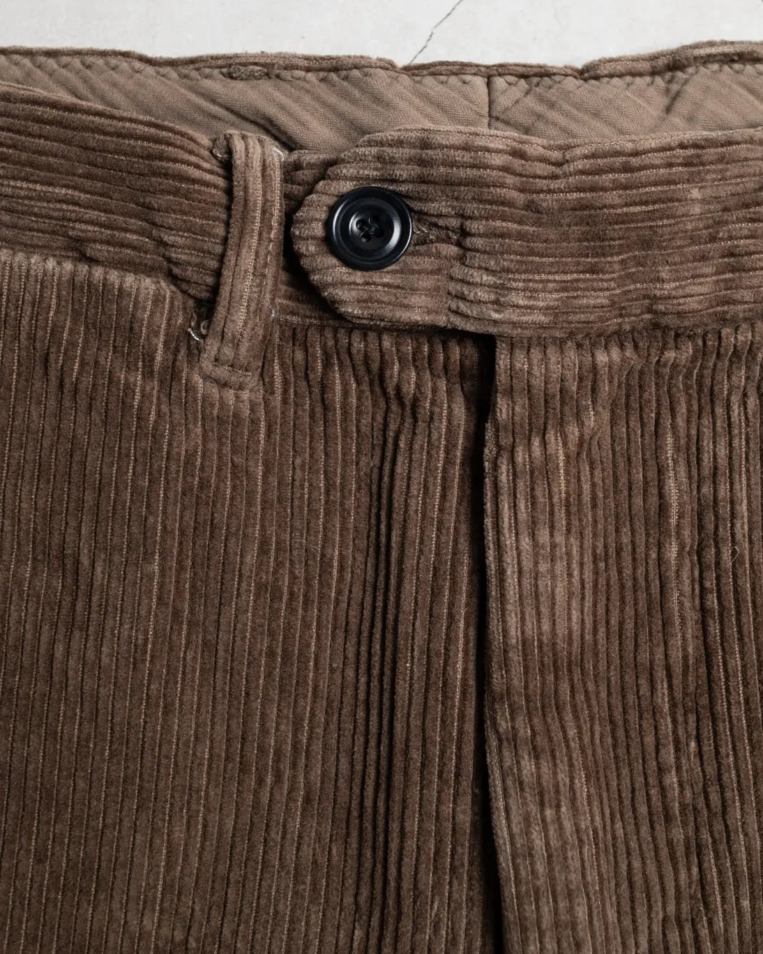 PANTALÓN CHINO PANA HARTFORD MARRÓN