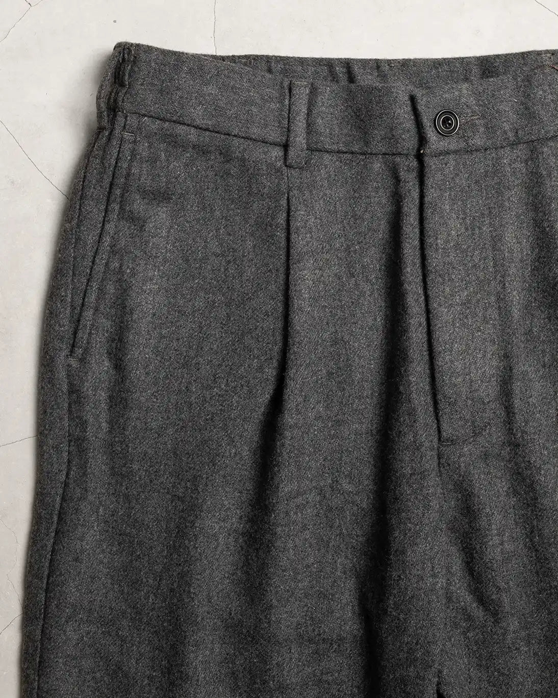 PANTALÓN CHINO PINZA FRANELA GRIS HARTFORD
