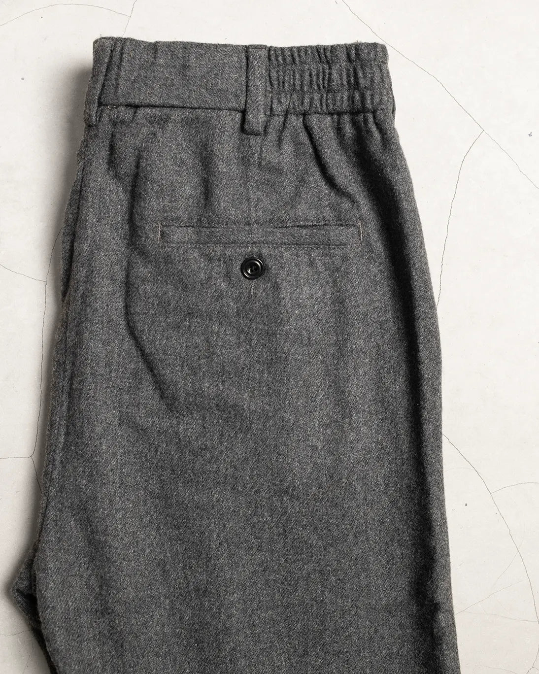 PANTALÓN CHINO PINZA FRANELA GRIS HARTFORD