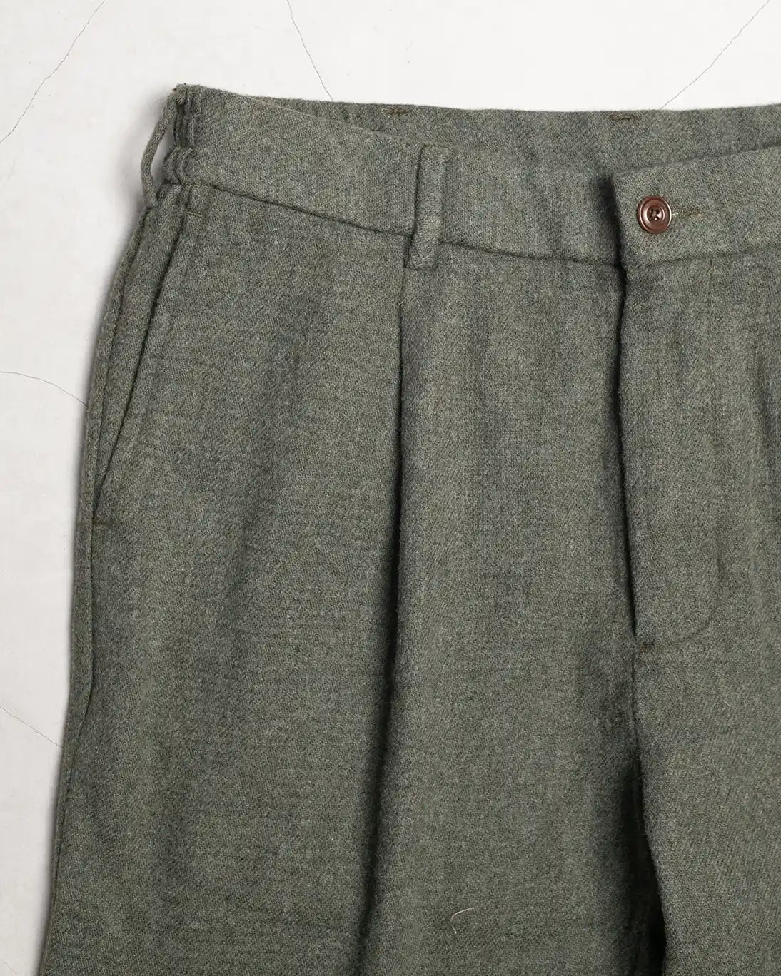 PANTALÓN CHINO PINZA FRANELA VERDE HARTFORD