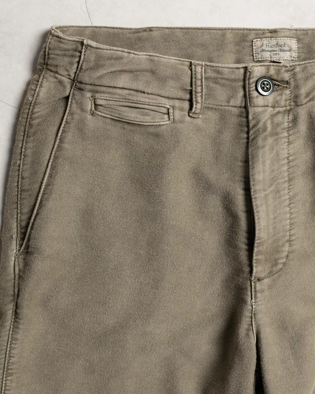 PANTALÓN CHINO HARTFORD OLIVA
