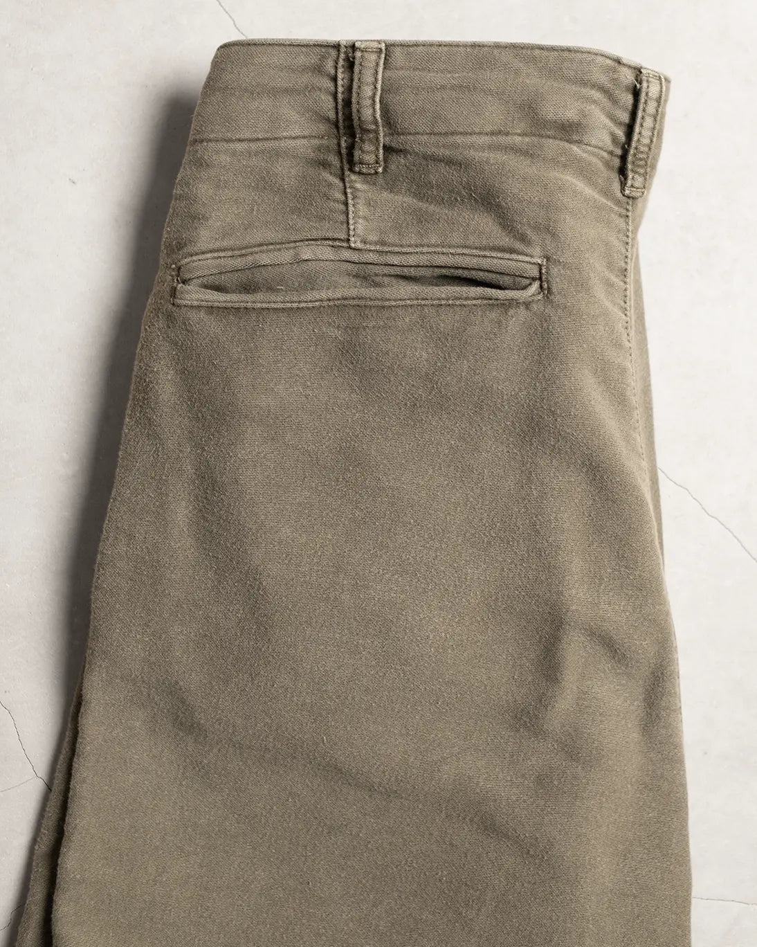 PANTALÓN CHINO HARTFORD OLIVA