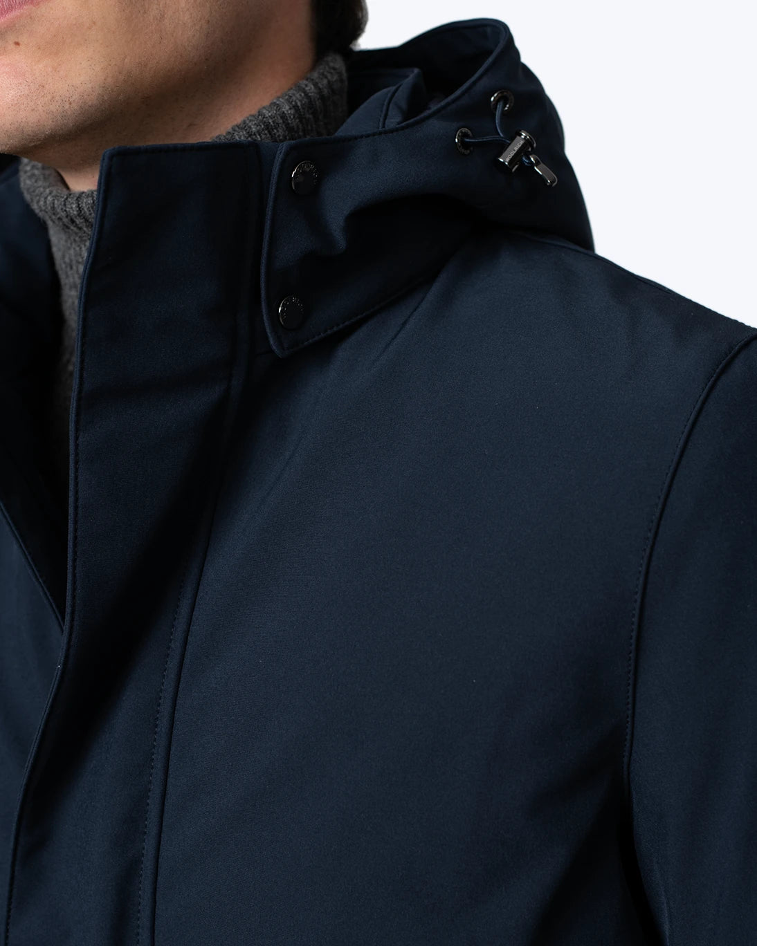PARKA AZUL CON CAPUCHA SOFT SHELL BARROW WOOLRICH