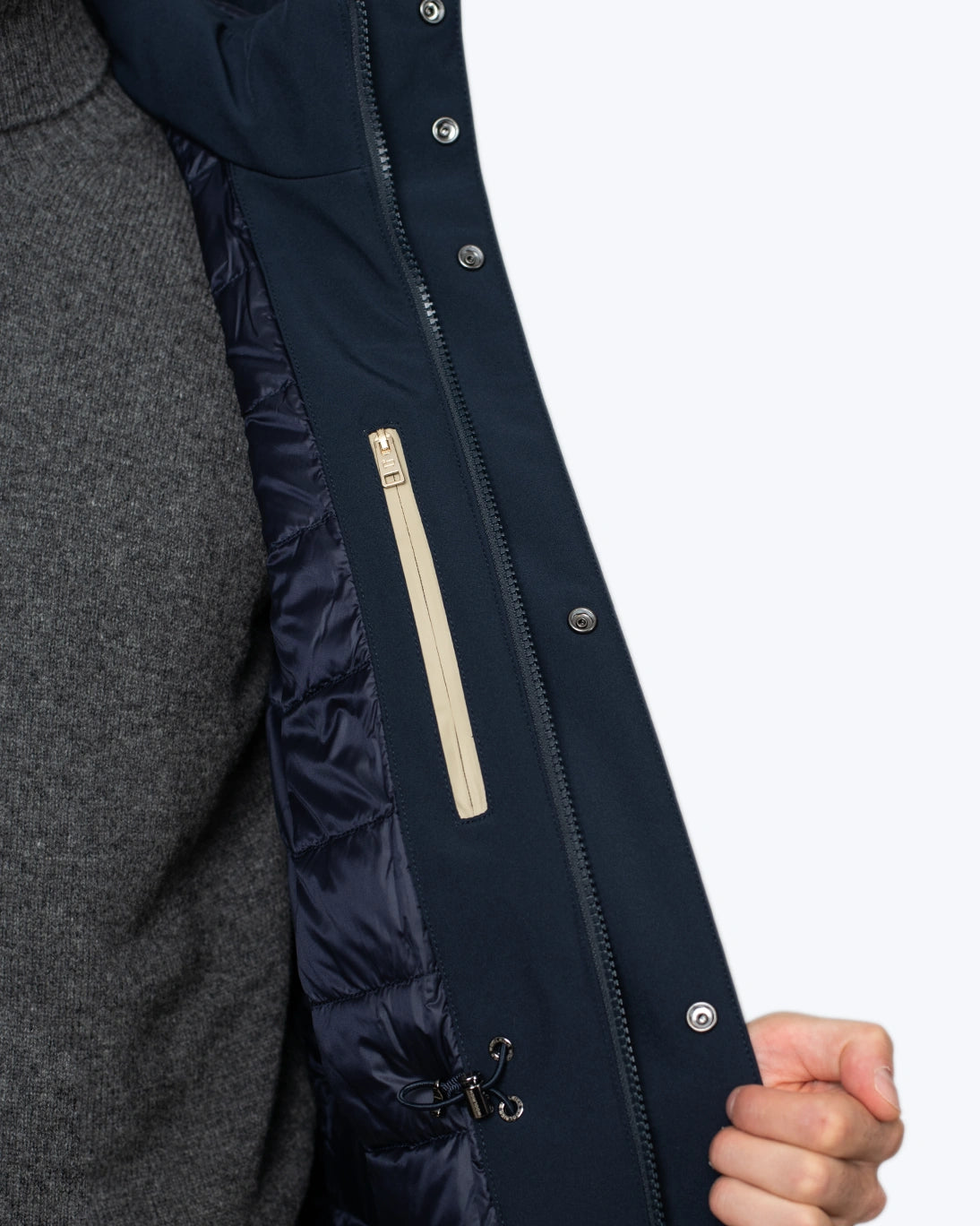 PARKA AZUL CON CAPUCHA SOFT SHELL BARROW WOOLRICH