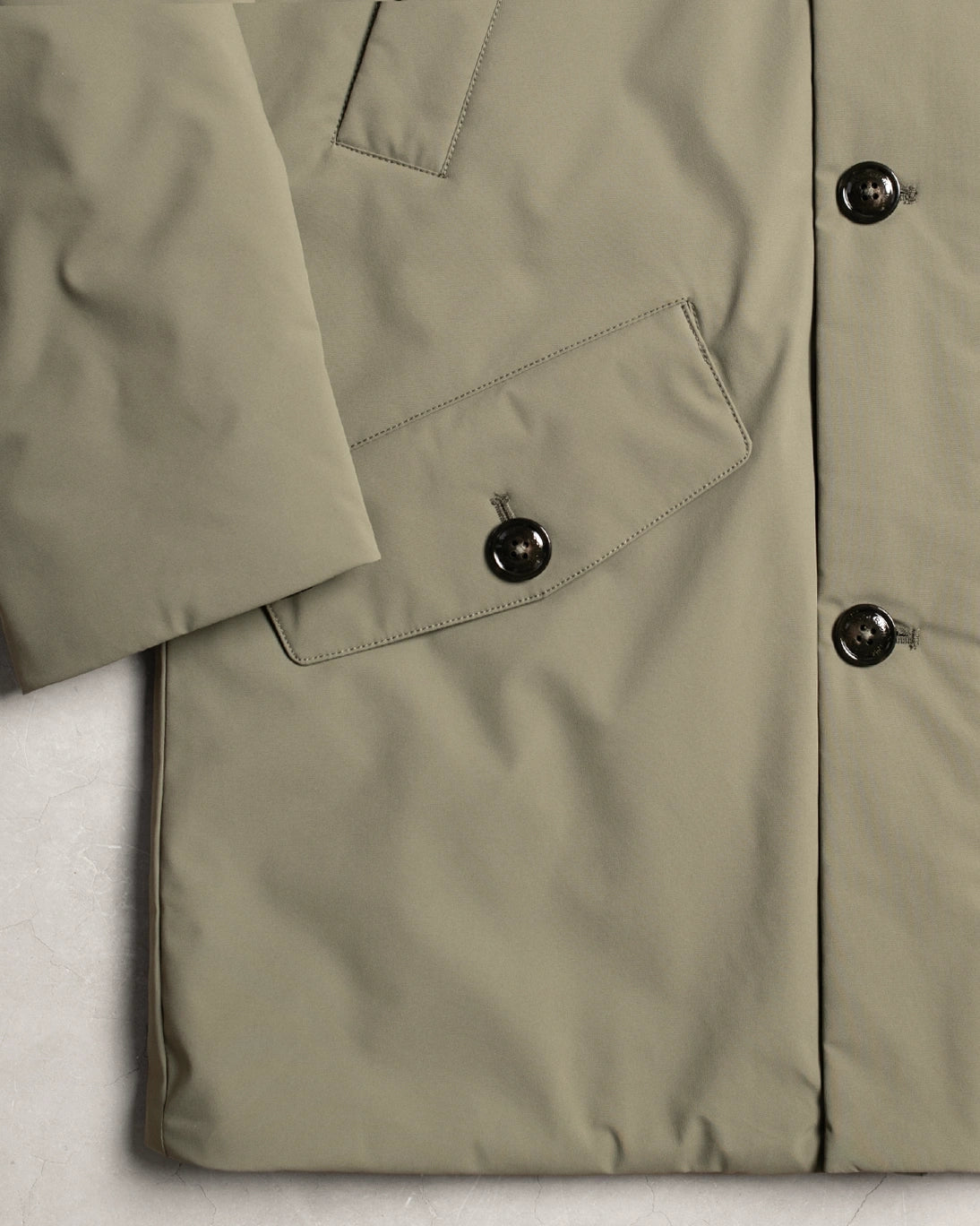 PARKA VERDE CON CAPUCHA OCULTA WOOLRICH