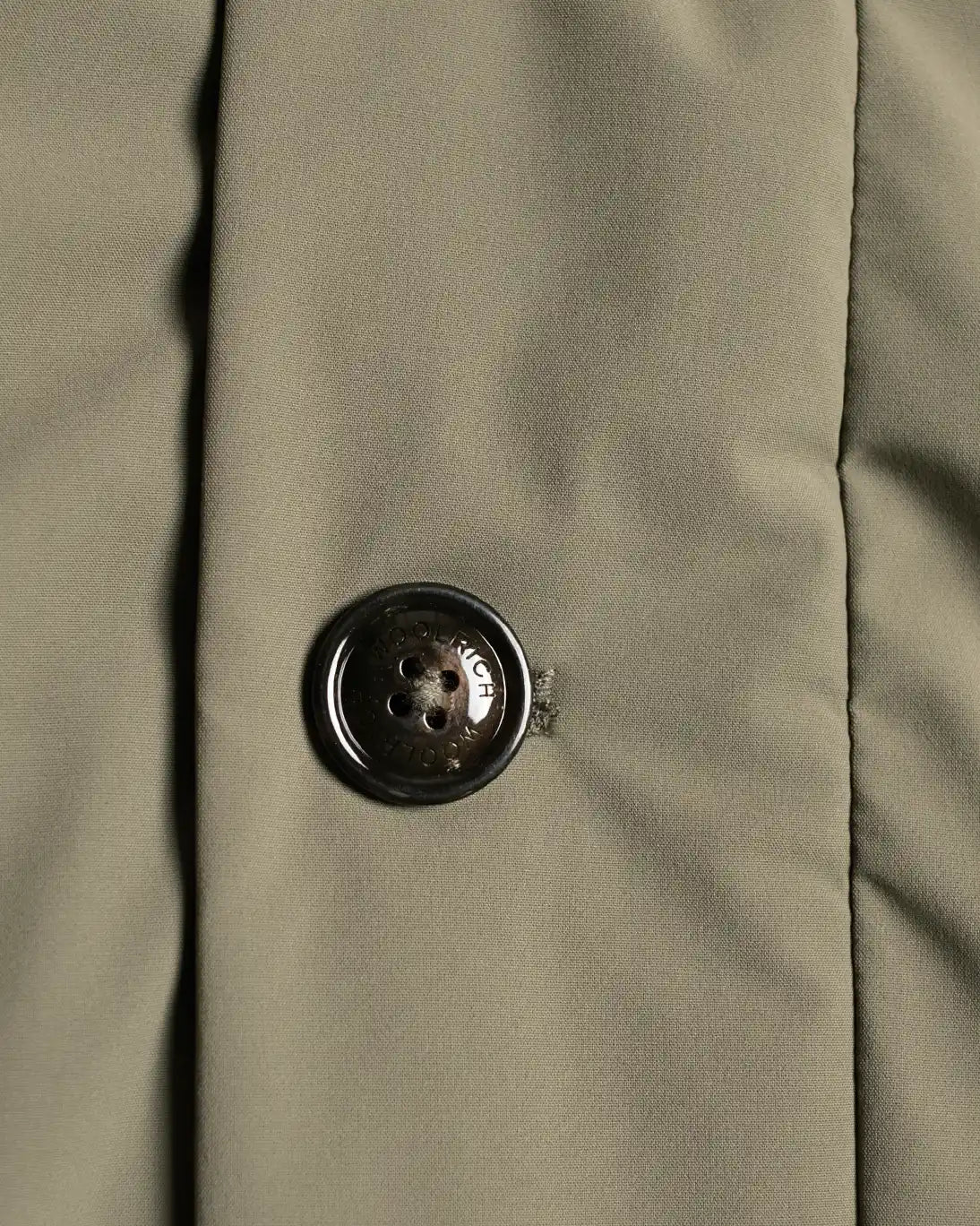PARKA VERDE CON CAPUCHA OCULTA WOOLRICH