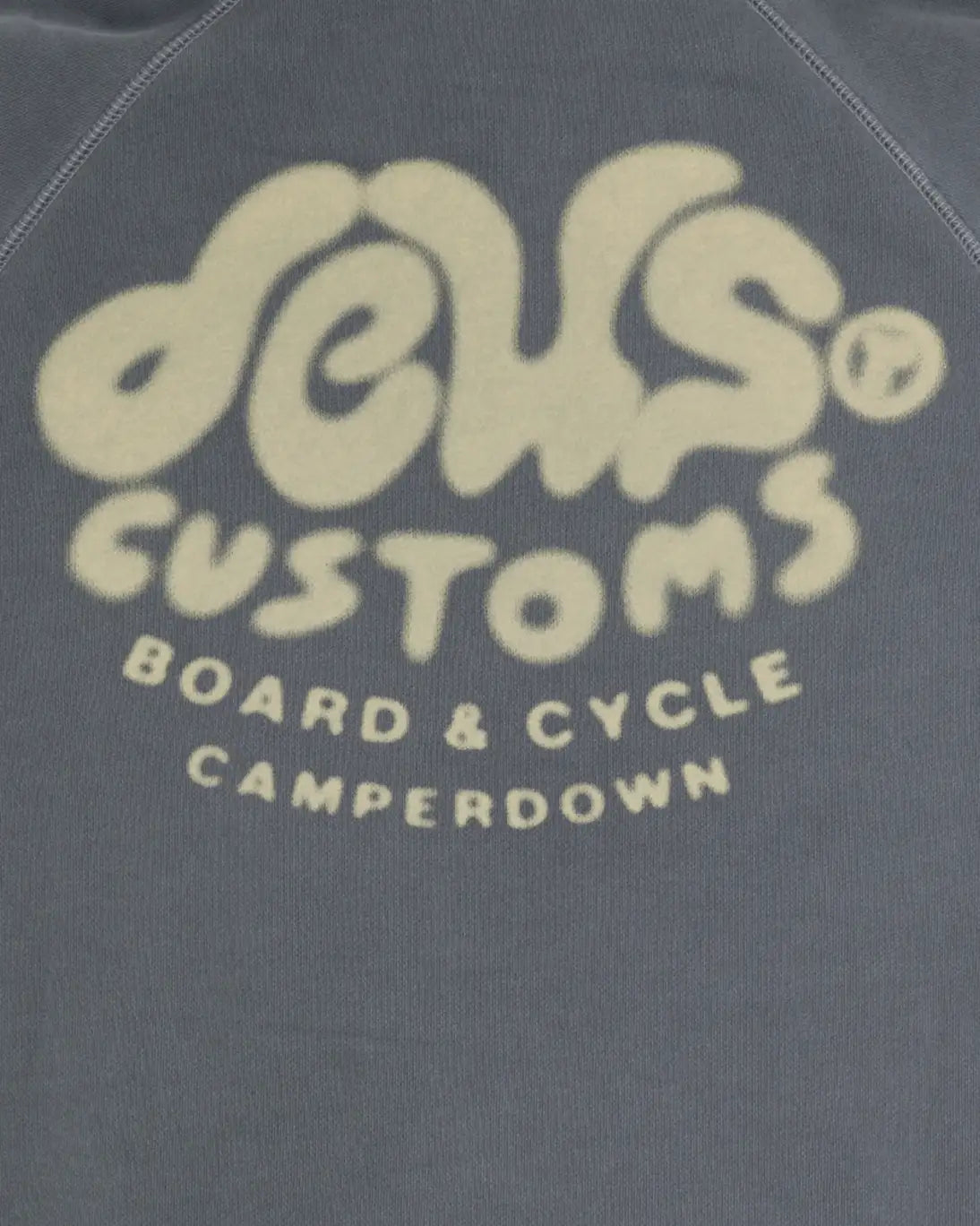 SUDADERA GRIS CON CAPUCHA DEUS
