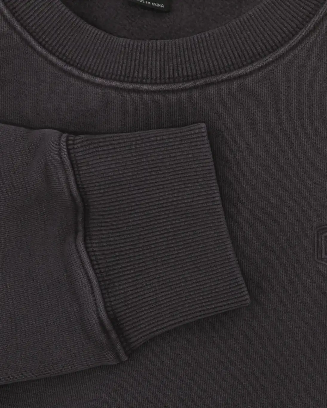 SUDADERA CON CUELLO REDONDO GRIS OSCURA  DEUS