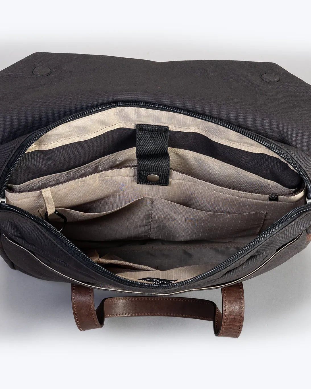 MALETÍN PROPERTY OF