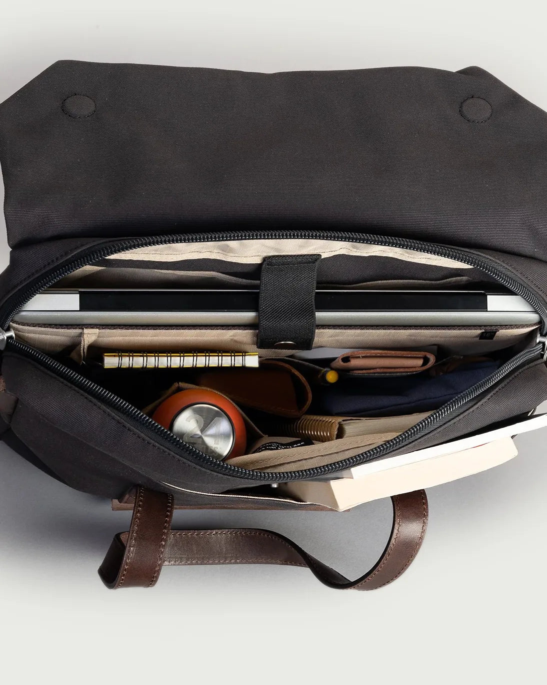 MALETÍN PROPERTY OF