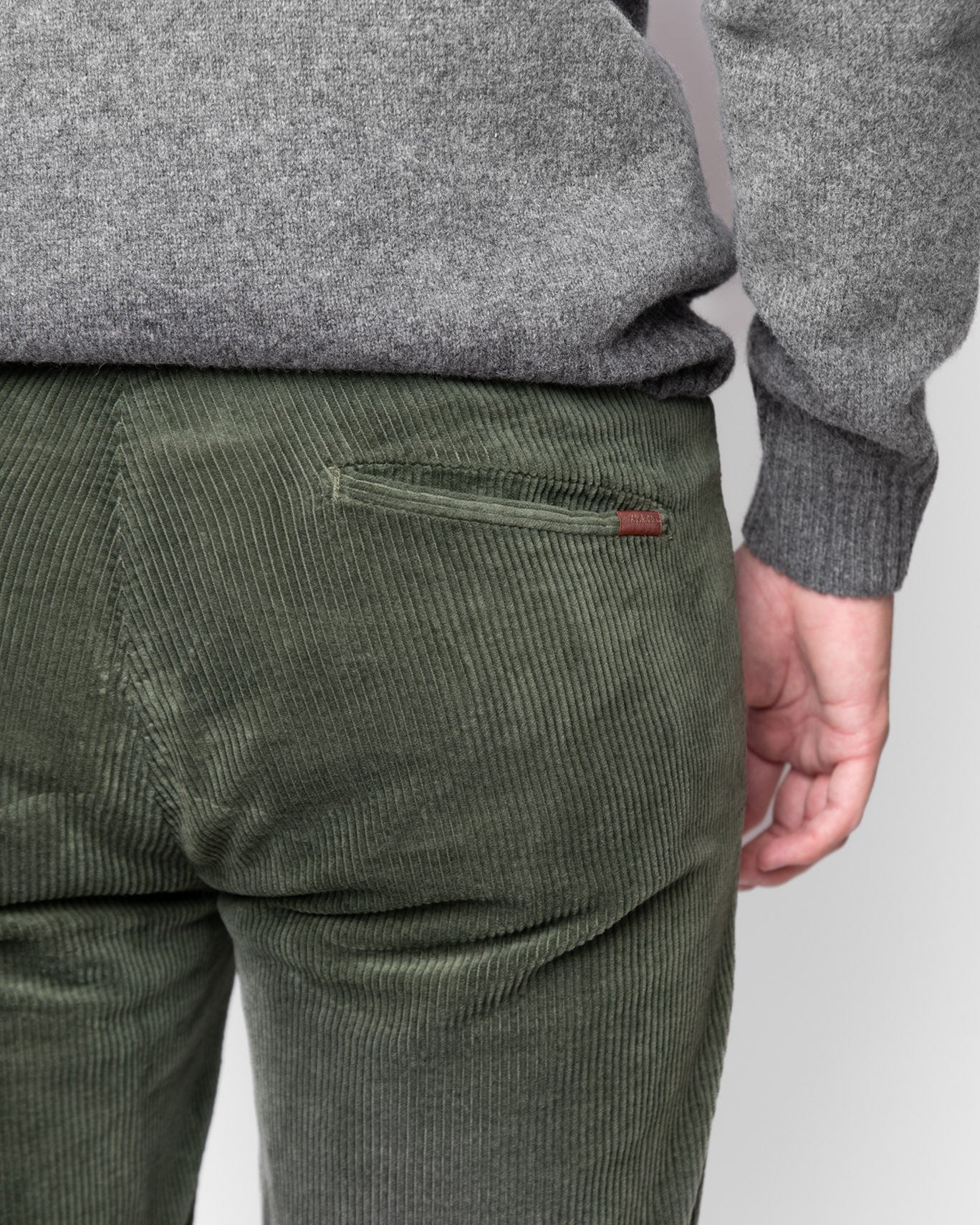 PANTALON CHINO C/PINZA PANA AT.P.C.O. 880/PANA VERDE OSC. / 52