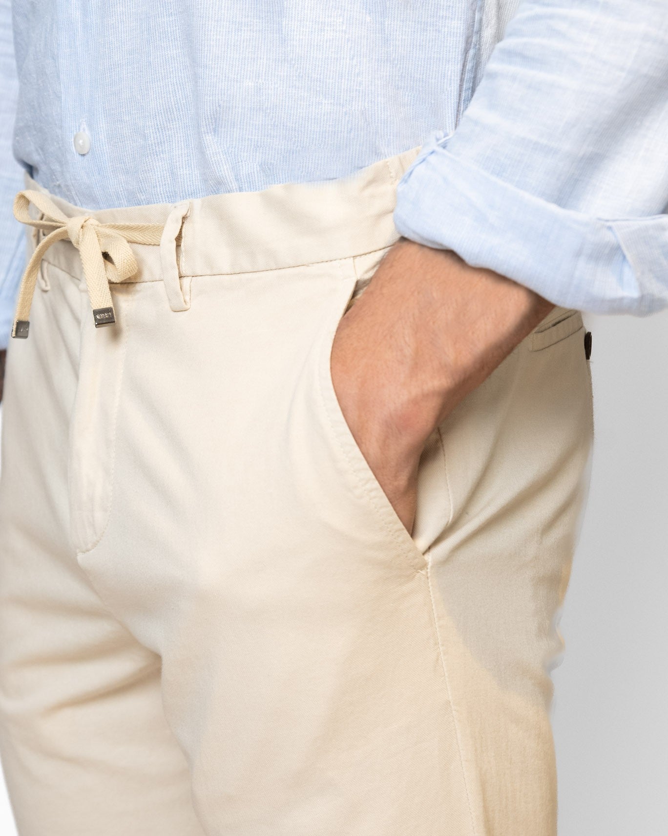 PANTALÓN CHINO CON VUELTA SEVENTY 004/BEIGE CL. / 54