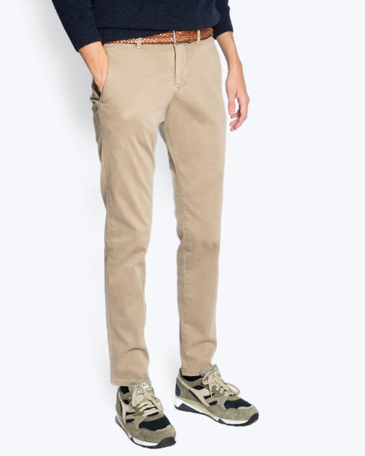 PANTALÓN CHINO BEIGE OSCURO MAC JEANS