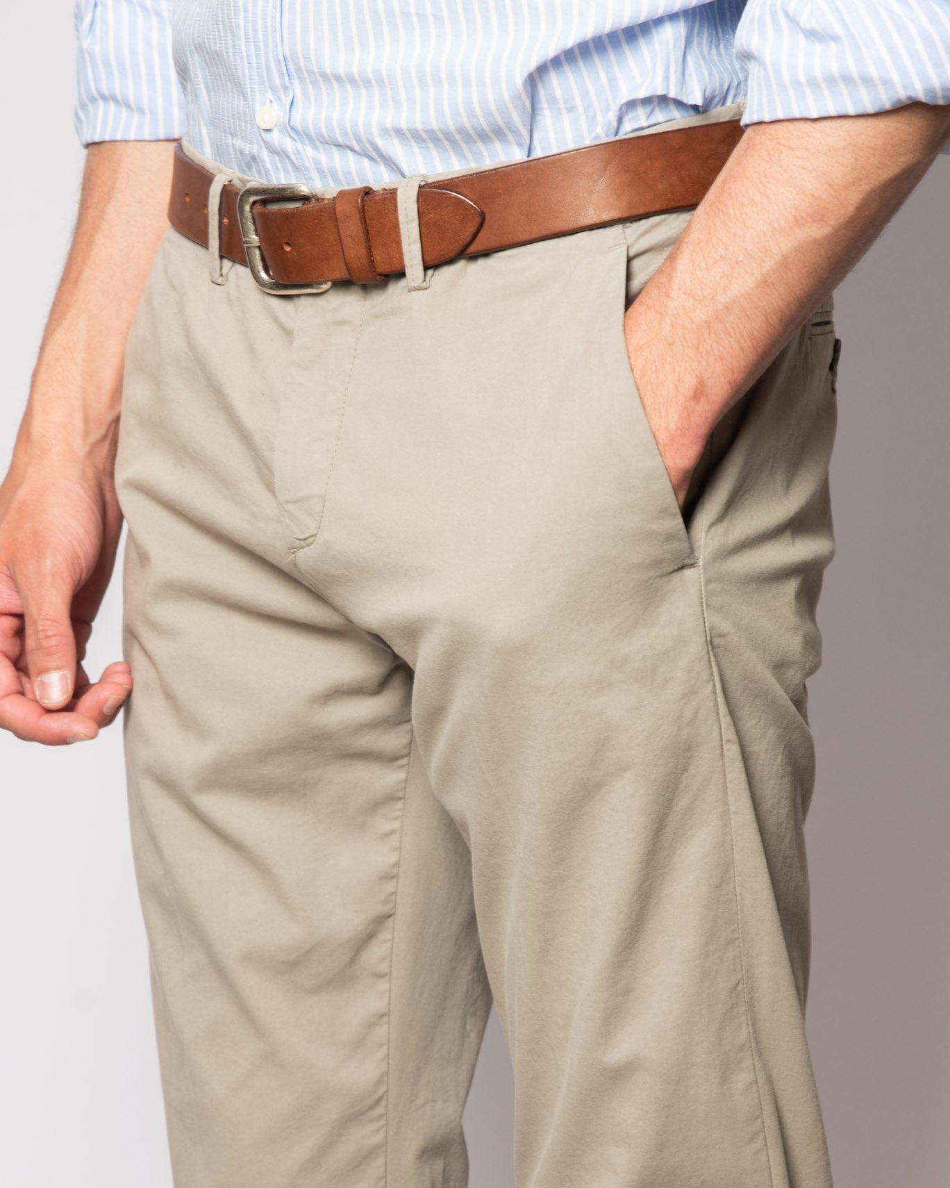 PANTALÓN CHINO SEVENTY 905/BEIGE OSCURO / 56