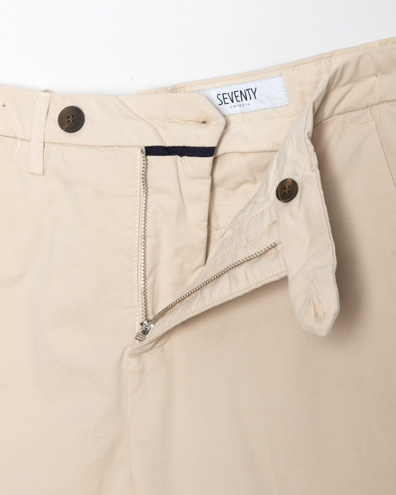 PANTALÓN CHINO SEVENTY 041/BEIGE CLARO / 56