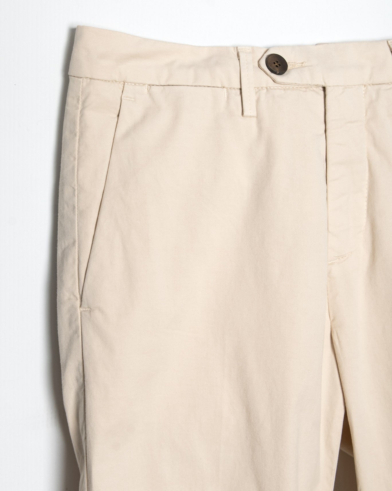 PANTALÓN CHINO SEVENTY 041/BEIGE CLARO / 56