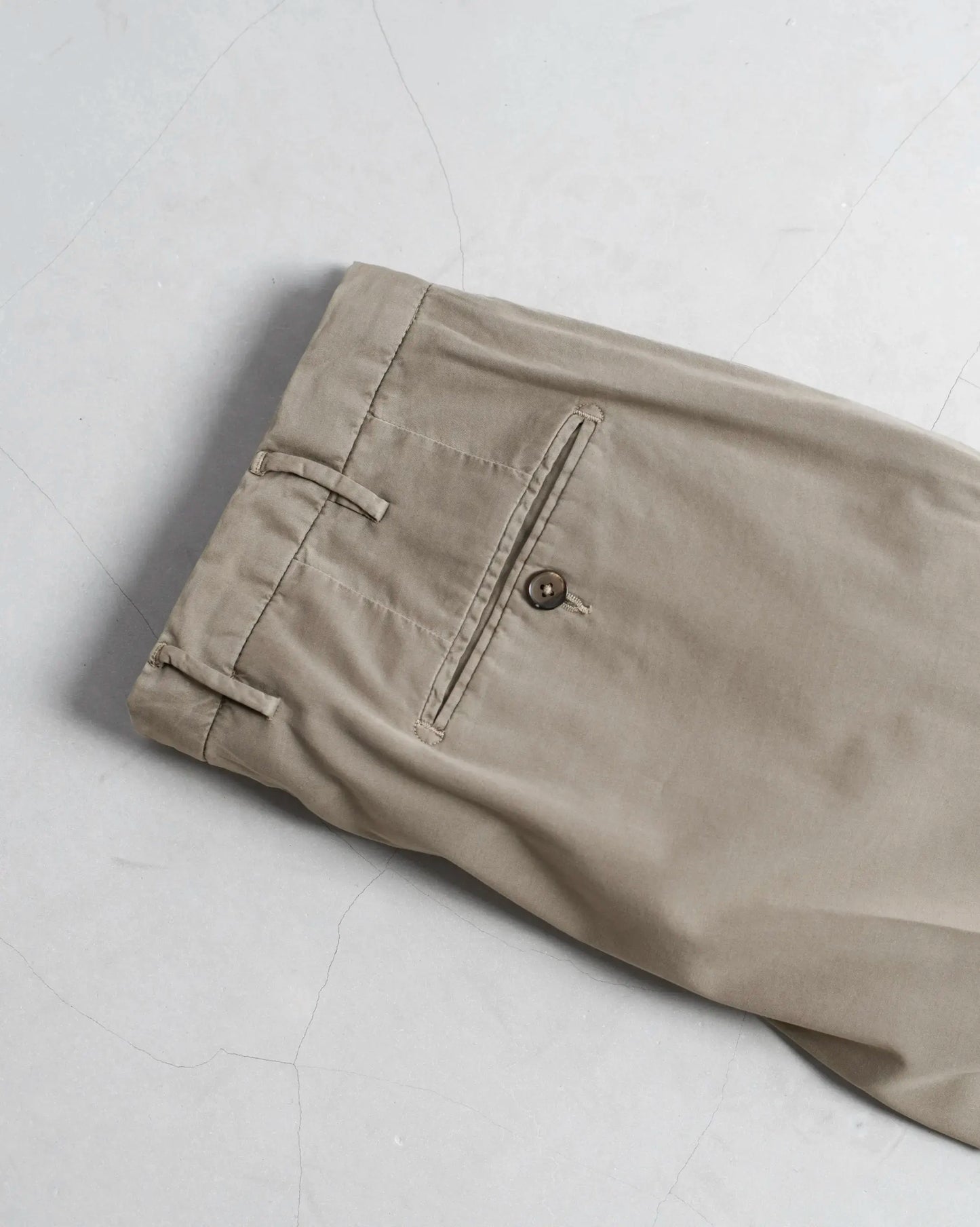 PANTALÓN CHINO CON PINZA TOPO L.B.M. 1911